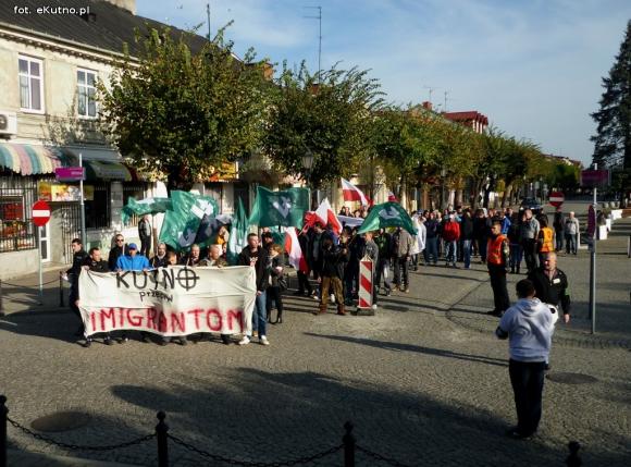 Opamiętaj się rodaku, Polska tylko dla Polaków. Marsz przeciw imigrantom
