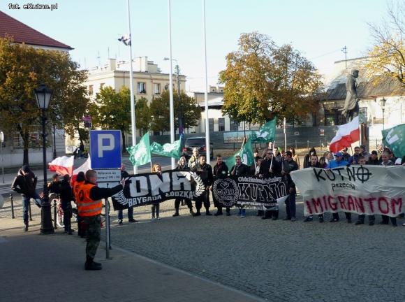 Opamiętaj się rodaku, Polska tylko dla Polaków. Marsz przeciw imigrantom