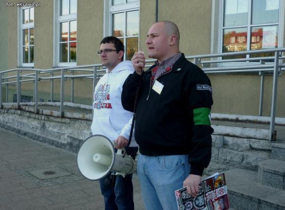 Opamiętaj się rodaku, Polska tylko dla Polaków. Marsz przeciw imigrantom