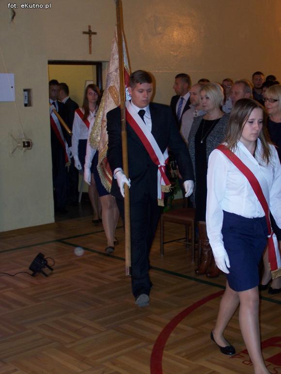 Nowy sztandar Zespołu Szkół Nr 4 w Kutnie-Azorach