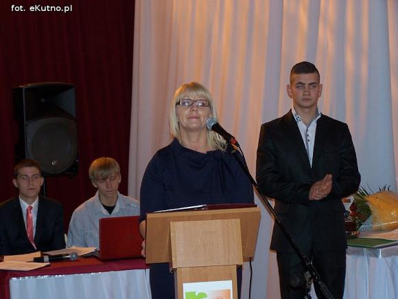 Nowy sztandar Zespołu Szkół Nr 4 w Kutnie-Azorach