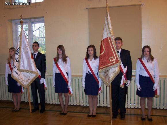 Nowy sztandar Zespołu Szkół Nr 4 w Kutnie-Azorach