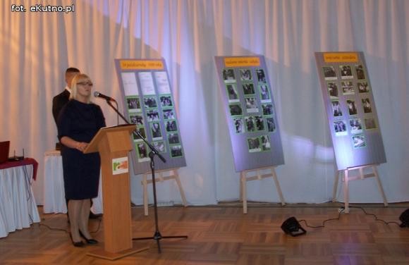 Nowy sztandar Zespołu Szkół Nr 4 w Kutnie-Azorach