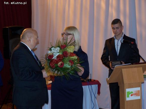 Nowy sztandar Zespołu Szkół Nr 4 w Kutnie-Azorach