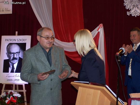 Nowy sztandar Zespołu Szkół Nr 4 w Kutnie-Azorach