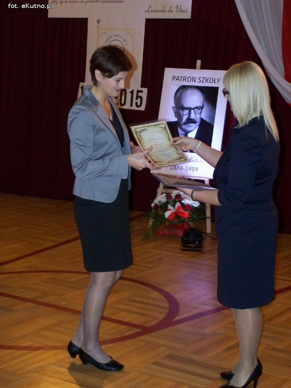 Nowy sztandar Zespołu Szkół Nr 4 w Kutnie-Azorach