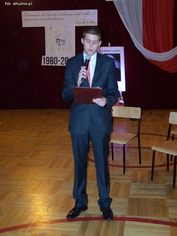 Nowy sztandar Zespołu Szkół Nr 4 w Kutnie-Azorach