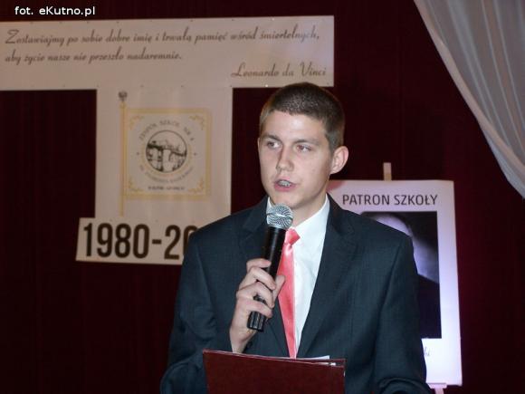 Nowy sztandar Zespołu Szkół Nr 4 w Kutnie-Azorach