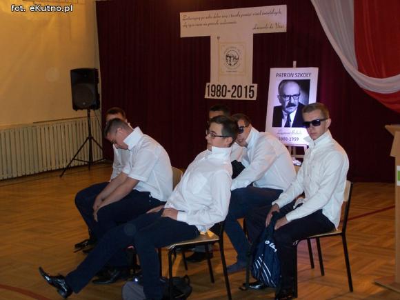 Nowy sztandar Zespołu Szkół Nr 4 w Kutnie-Azorach