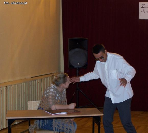 Nowy sztandar Zespołu Szkół Nr 4 w Kutnie-Azorach