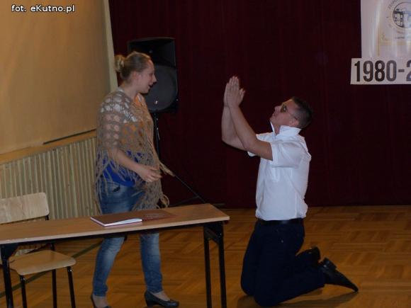 Nowy sztandar Zespołu Szkół Nr 4 w Kutnie-Azorach