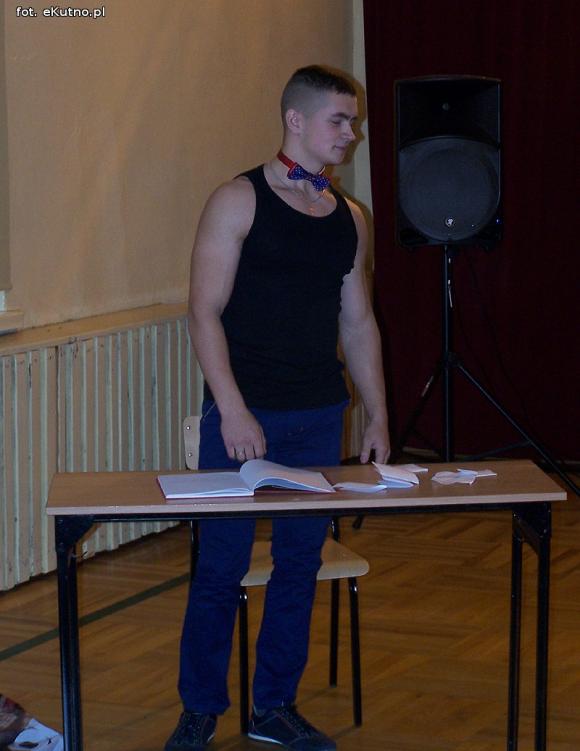 Nowy sztandar Zespołu Szkół Nr 4 w Kutnie-Azorach