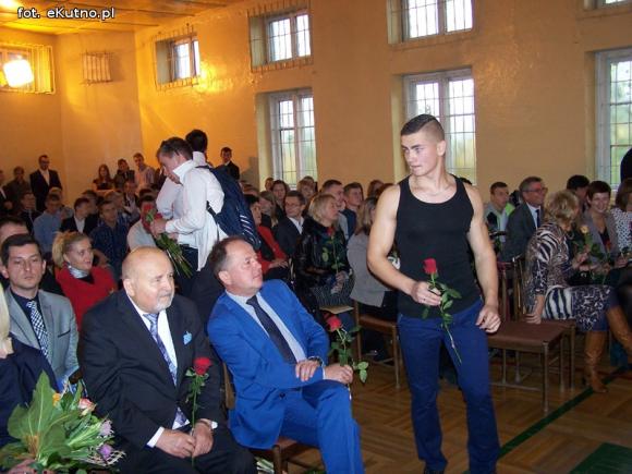 Nowy sztandar Zespołu Szkół Nr 4 w Kutnie-Azorach