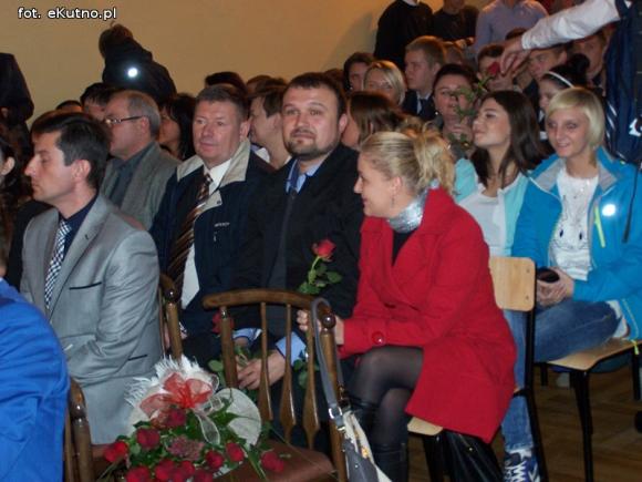 Nowy sztandar Zespołu Szkół Nr 4 w Kutnie-Azorach