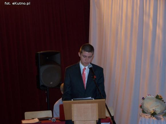 Nowy sztandar Zespołu Szkół Nr 4 w Kutnie-Azorach