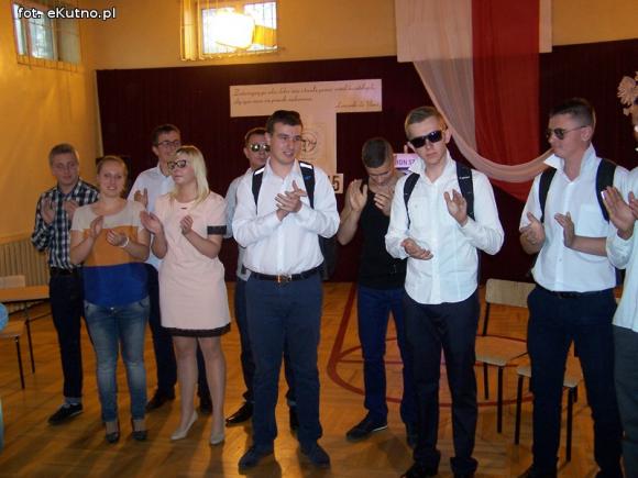 Nowy sztandar Zespołu Szkół Nr 4 w Kutnie-Azorach