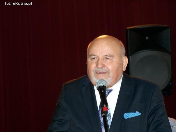 Nowy sztandar Zespołu Szkół Nr 4 w Kutnie-Azorach