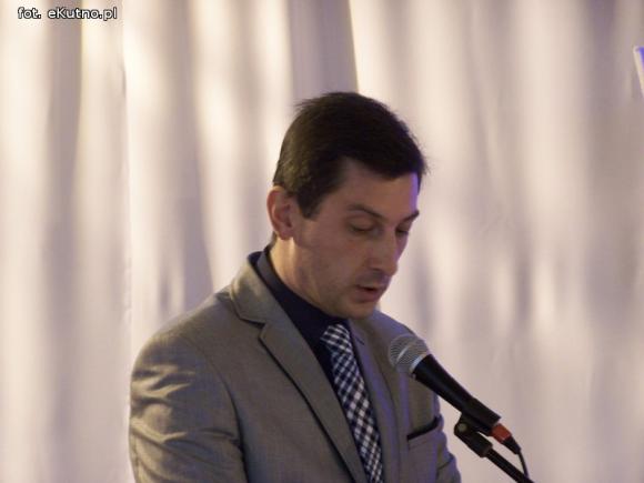 Nowy sztandar Zespołu Szkół Nr 4 w Kutnie-Azorach