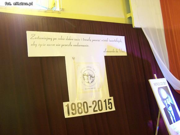 Nowy sztandar Zespołu Szkół Nr 4 w Kutnie-Azorach