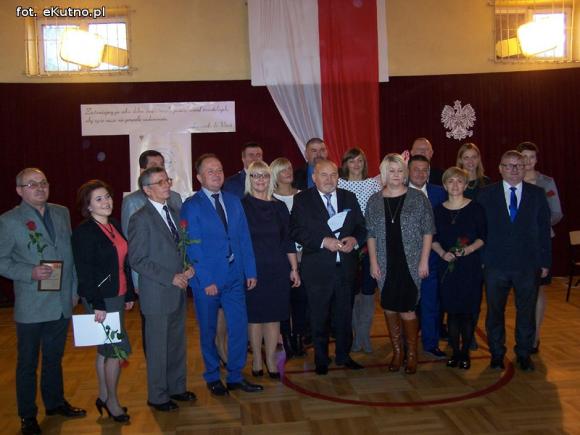 Nowy sztandar Zespołu Szkół Nr 4 w Kutnie-Azorach