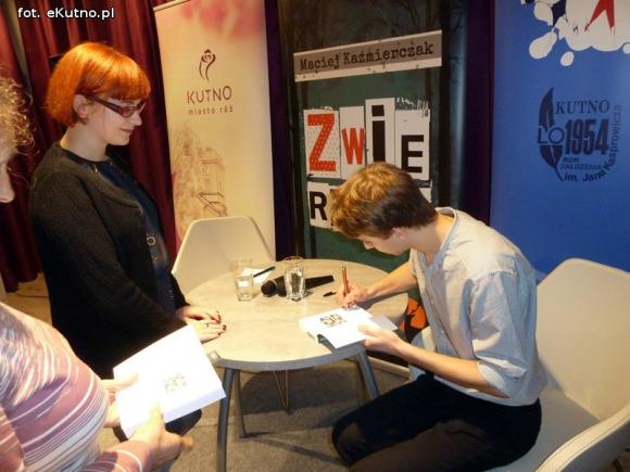 Debiut książkowy Maćka Kaźmierczaka. Samorodny talent literacki z Kutna