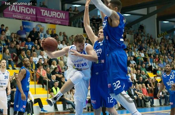 Polfarmex wygrywa z AZS Koszalin