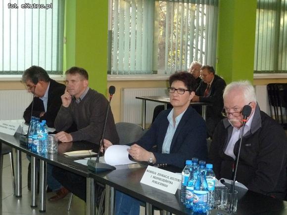 Niepewność jutra pracowników oddziału wewnętrznego. Radni bronią pielęgniarki