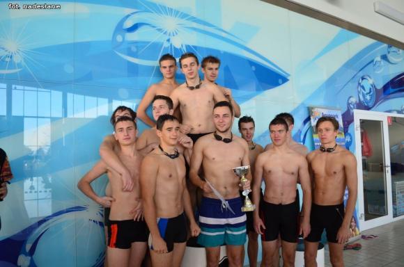 Dąbrowszczak i Staszic najlepsi w zawodach pływackich