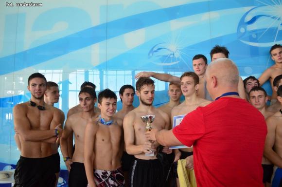 Dąbrowszczak i Staszic najlepsi w zawodach pływackich