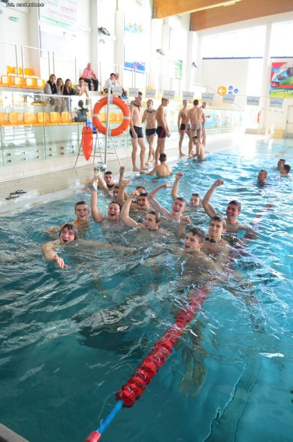 Dąbrowszczak i Staszic najlepsi w zawodach pływackich