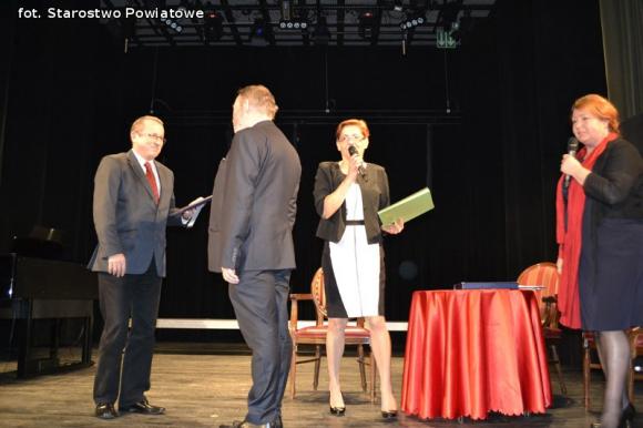 Rzeźbiarz, kolekcjoner Tadeusz Kacalak z Nagrodą Starosty