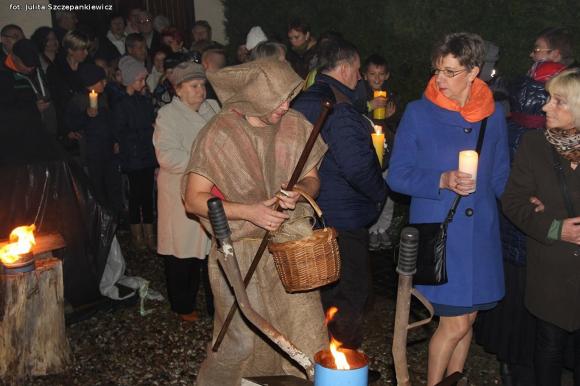 Relacja z Krośniewic. Zaduszki z tradycją