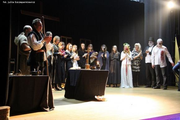 Relacja z Krośniewic. Zaduszki z tradycją