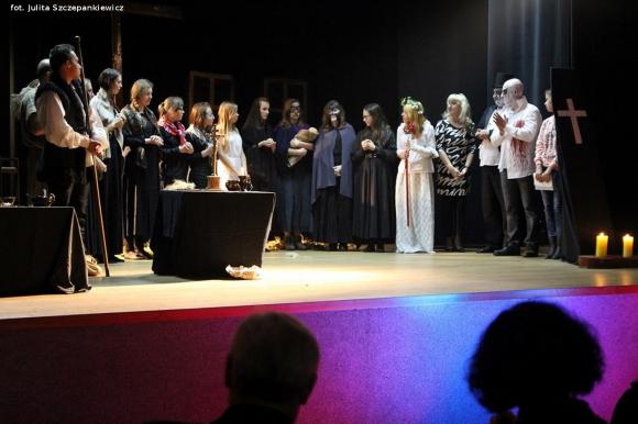 Relacja z Krośniewic. Zaduszki z tradycją