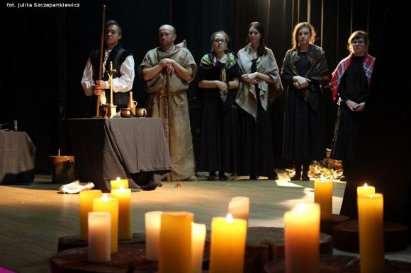 Relacja z Krośniewic. Zaduszki z tradycją