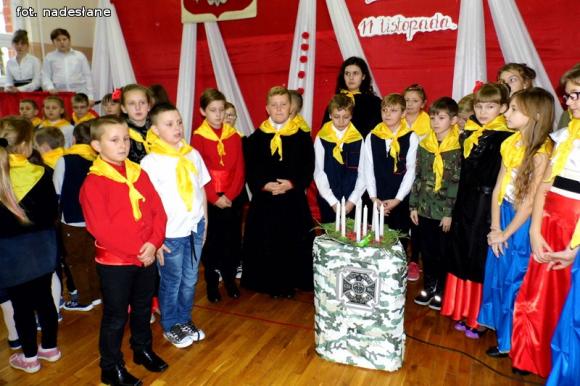 Pomyśl choć chwilę, Choć chwilę, Ile krwi, walki ile Kosztowało zdobycie wolności