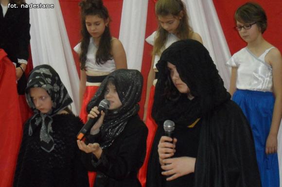 Pomyśl choć chwilę, Choć chwilę, Ile krwi, walki ile Kosztowało zdobycie wolności