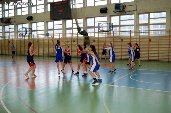 Dziewczęta z Kasprowicza najlepsze  w szczypiorniaku