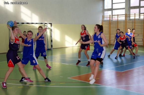 Dziewczęta z Kasprowicza najlepsze  w szczypiorniaku