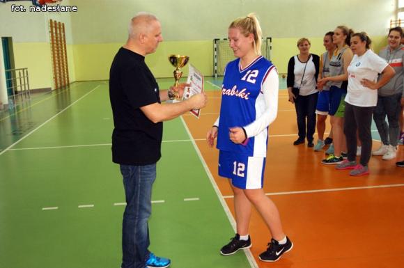 Dziewczęta z Kasprowicza najlepsze  w szczypiorniaku