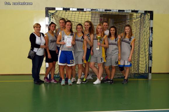 Dziewczęta z Kasprowicza najlepsze  w szczypiorniaku