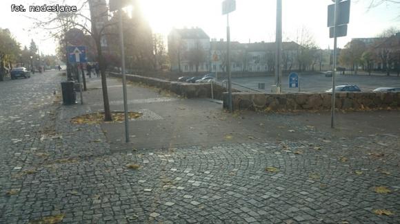 Miejskie obrazki. Brudna jesień w Kutnie w pełni