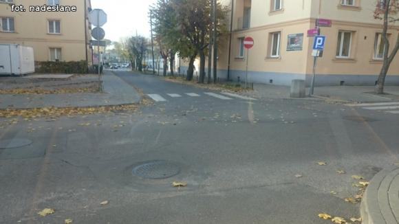 Miejskie obrazki. Brudna jesień w Kutnie w pełni