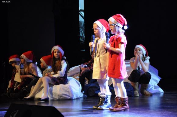 Śpiewająco zostali Mikołajami w Kutnowskim Domu Kultury