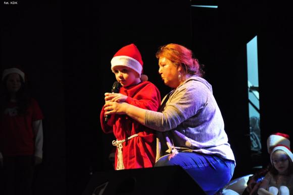 Śpiewająco zostali Mikołajami w Kutnowskim Domu Kultury