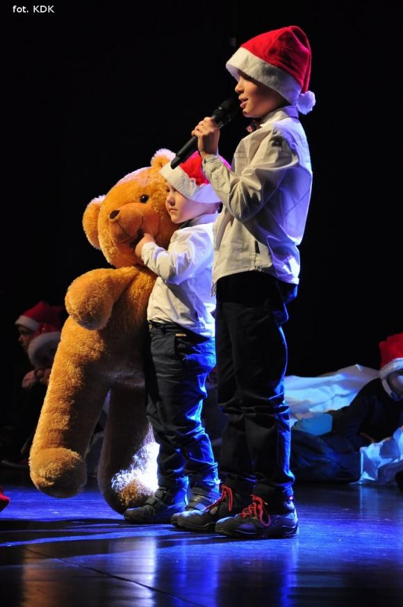 Śpiewająco zostali Mikołajami w Kutnowskim Domu Kultury