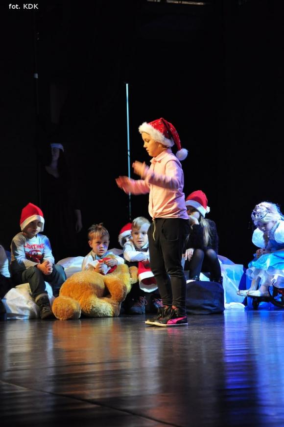 Śpiewająco zostali Mikołajami w Kutnowskim Domu Kultury