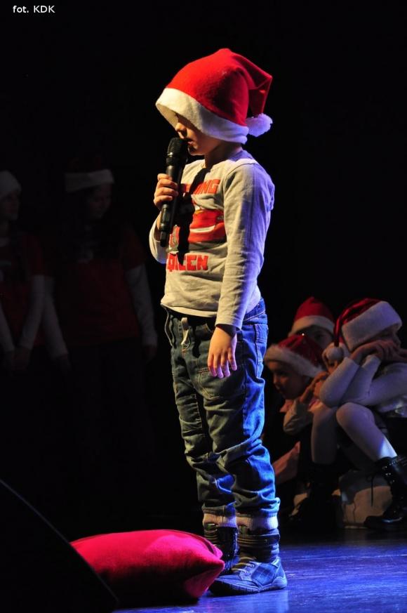 Śpiewająco zostali Mikołajami w Kutnowskim Domu Kultury