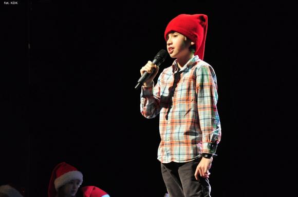 Śpiewająco zostali Mikołajami w Kutnowskim Domu Kultury