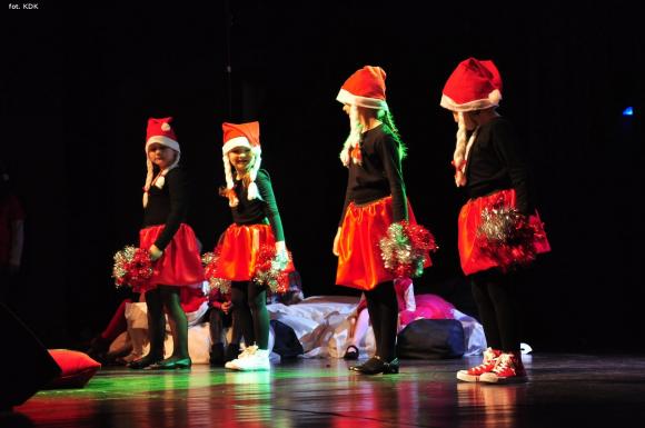 Śpiewająco zostali Mikołajami w Kutnowskim Domu Kultury